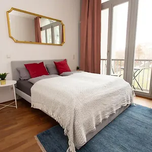 Fullhouse - - M14 - Balcony - Smarttv Apartment